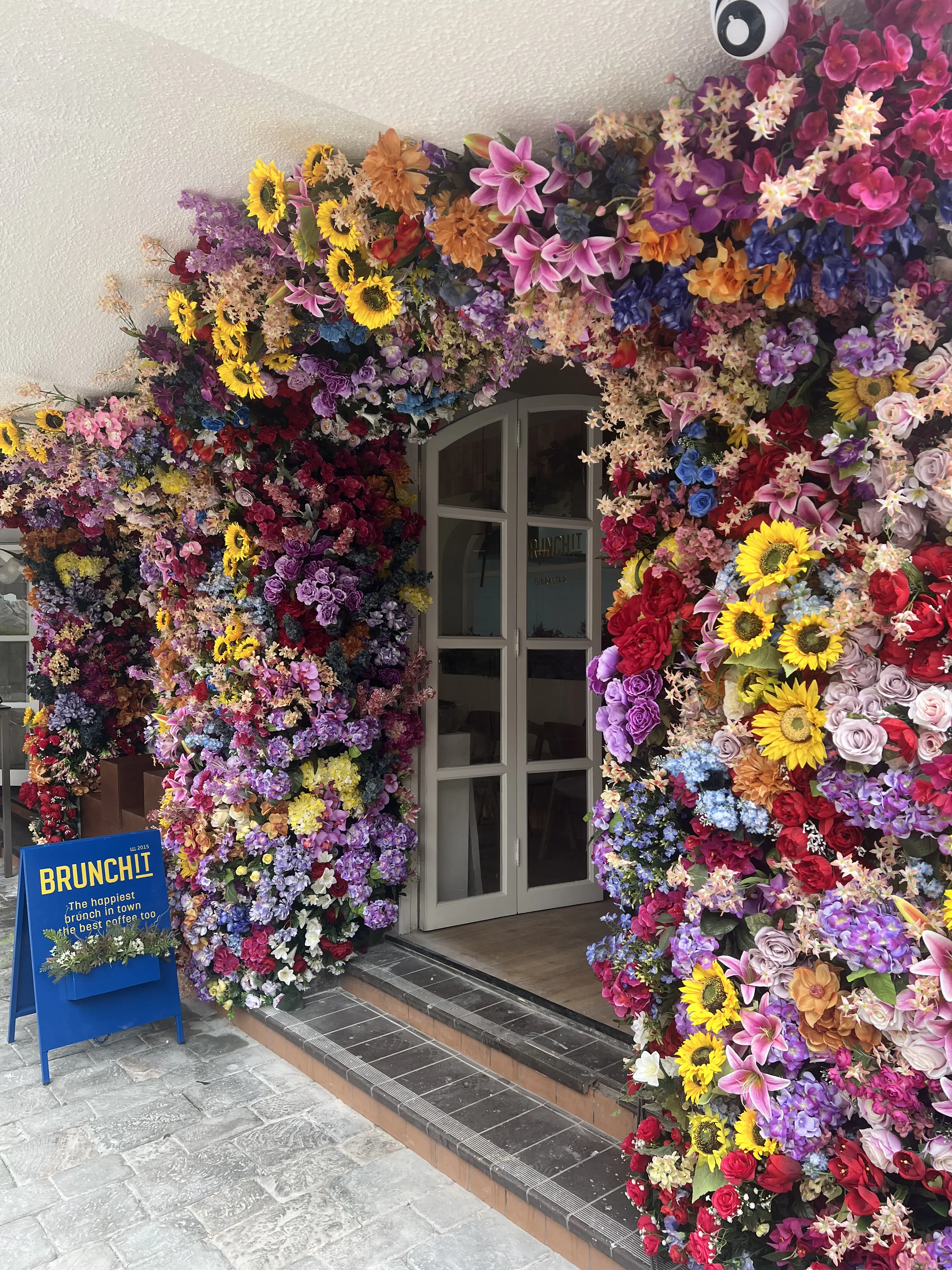 Decoración floral personalizada en espacio interior